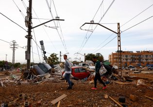 Πλημμύρες στην Ισπανία: Συγκλονιστικά φωτογραφικά καρέ από την επόμενη ημέρα στη Βαλένθια