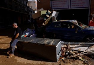 Πλημμύρες στην Ισπανία: Εστησαν νεκροτομείο σε συνεδριακό κέντρο – Πάνω από 200 οι νεκροί