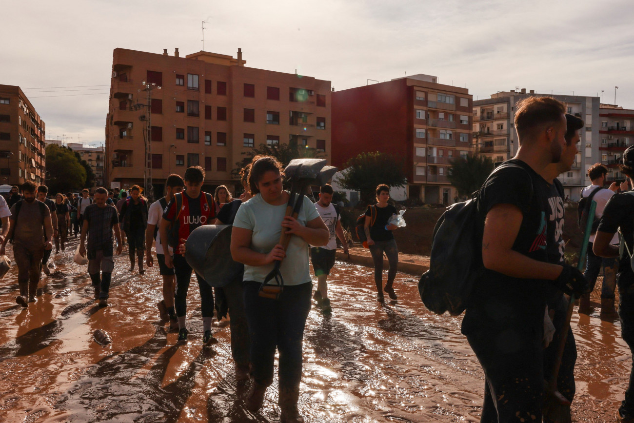 Συγκλονιστικό κύμα αλληλεγγύης στη Βαλένθια