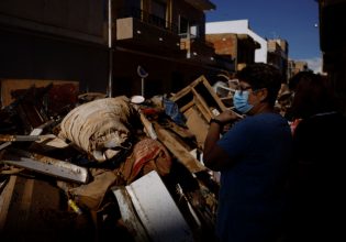 Ισπανία: Συγκλονίζει βίντεο με την διάσωση γυναίκας – Ήταν εγκλωβισμένη 3 ημέρες σε αυτοκίνητο