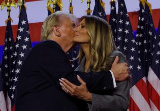 «Melania»: Ένα βιβλίο γεμάτο σκάνδαλα και αποκαλύψεις για την πρώτη θητεία Τραμπ