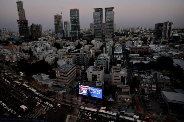 Σκοτσέζικο ντους στις ευρωαγορές… από τα ψηλά στα χαμηλά λόγω Τραμπ