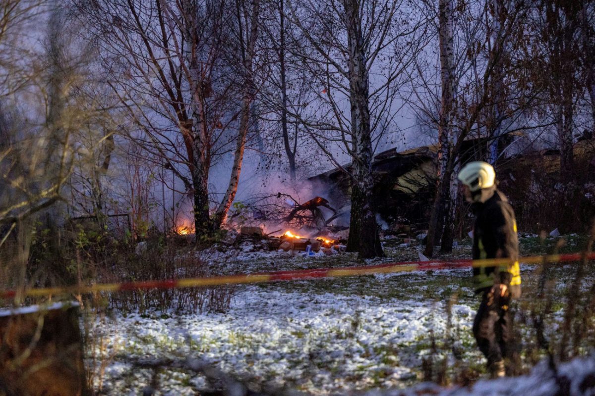 Στιγμιότυπο μετά την πτώση του φορτηγού αεροσκάφους στη Λιθουανία. 