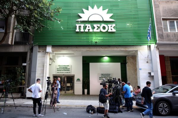 ΠΑΣΟΚ: Από το «κατενάτσιο» στην προγραμματική αντεπίθεση