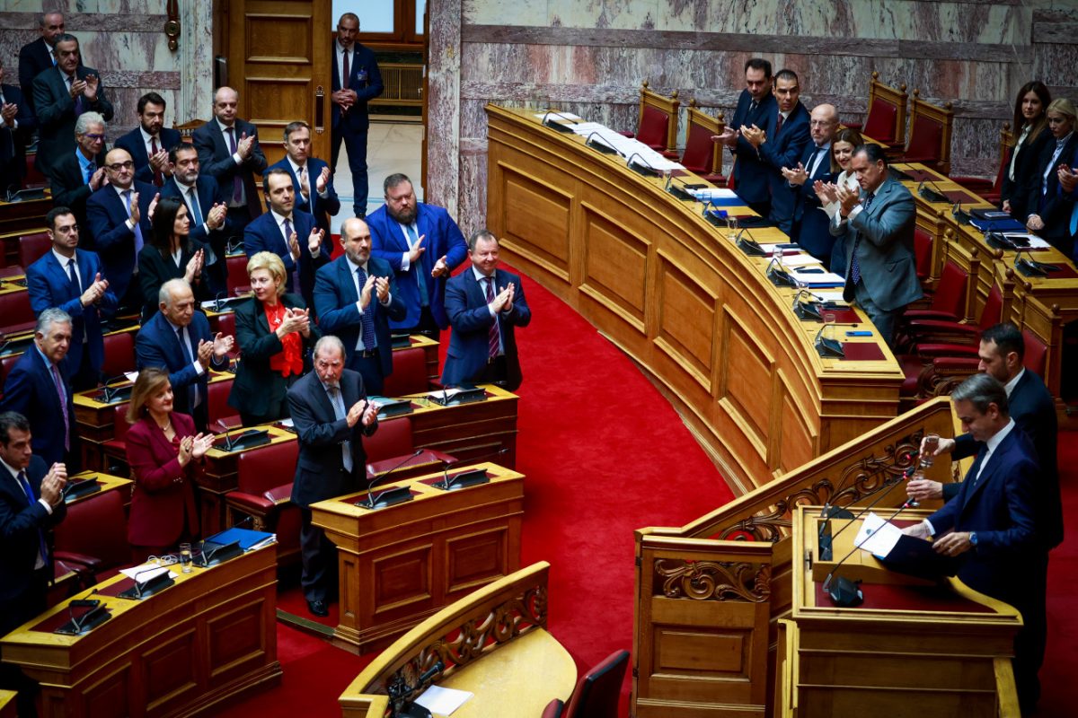 Μητσοτάκης σε ΠΑΣΟΚ στη Βουλή: Θέλετε να αντικαταστήσετε τον ΣΥΡΙΖΑ ακόμη και στα λάθη του