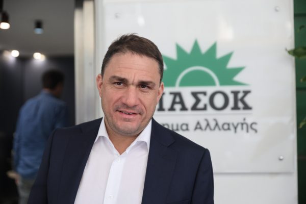 ΠΑΣΟΚ: Ο Μητσοτάκης απέφυγε να σταθεί απέναντι στον Ανδρουλάκη – Έχει ανιχνεύσει αλλαγή των συσχετισμών