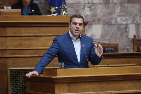 Η κυβέρνηση δικαιολογεί την Αδειλίνη και κατηγορεί τον Τσίπρα