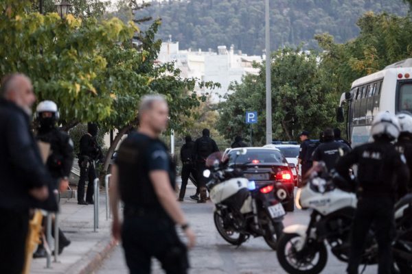 Έκρηξη στους Αμπελόκηπους: Σε τρεις κατευθύνσεις η έρευνα της ΕΛ.ΑΣ – Οι εκτιμήσεις για το χτύπημα