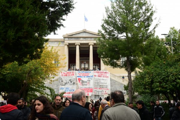 Πολυτεχνείο: Συνεχίστηκαν οι εκδηλώσεις μνήμης – Την Κυριακή η μεγάλη πορεία