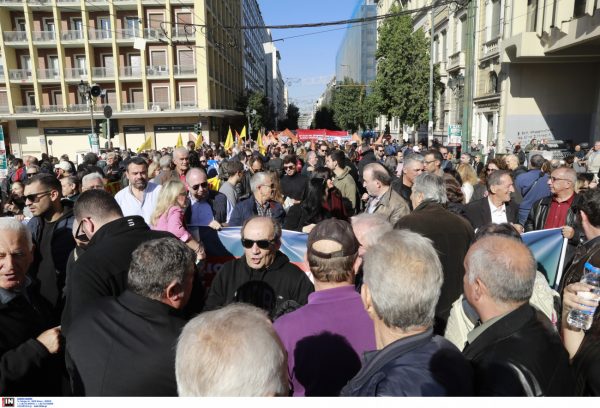 Γενική Απεργία: Live όσα συμβαίνουν στις συγκεντρώσεις – Στους δρόμους για αυξήσεις και Συλλογικές Συμβάσεις