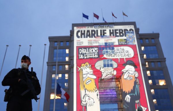 Charlie Hebdo: Οργανώνει διεθνή διαγωνισμό γελοιογραφίας ενάντια «στην επιβολή των θρησκειών»