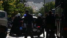 Γιάφκα στο Παγκράτι: Προκηρύξεις παλιών τρομοκρατικών χτυπημάτων είχε σπίτι του ο 49χρονος φιλόλογος