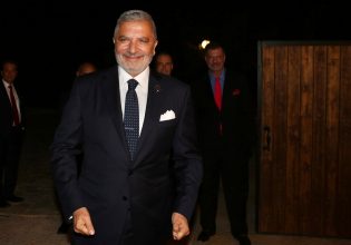 Γιώργος Πατούλης: Παντρεύτηκε τη σύντροφό του Νάνσυ Κοιλού – Απουσίαζε ο γιος του Αλέξανδρος