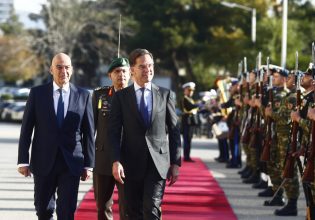 Μαρκ Ρούτε: Συναντήθηκε με Δένδια – Το μεσημέρι η συνάντηση με τον Μητσοτάκη