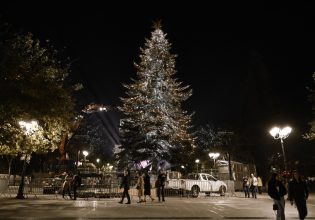 Σε κλίμα Χριστουγέννων η Αθήνα – Σήμερα η φωταγώγηση του δέντρου στο Σύνταγμα