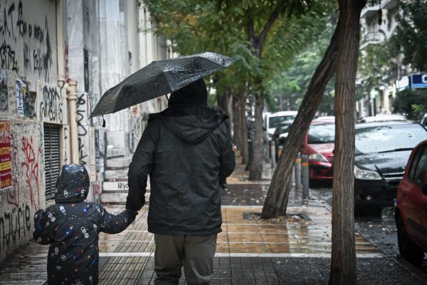 Πάτρα: Πλημμύρισε προαύλιο σχολείου λόγω της κακοκαιρίας – Εγκλωβίστηκαν μαθητές σε κοντέινερ