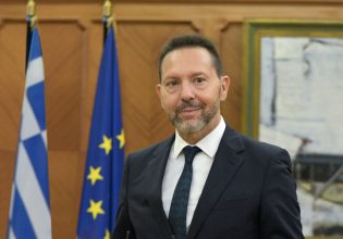 Στουρνάρας: Βλέπει ήπια ύφεση αν ο Τραμπ επιβάλει δασμούς – «Η ΕΕ θα υποχρεωθεί σε αντίστοιχη κίνηση»