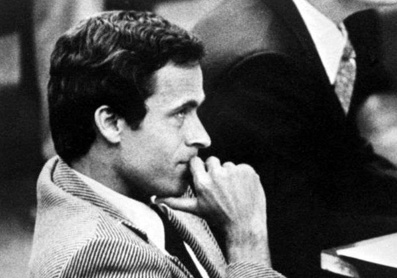 Ted Bundy: Όταν τα μίντια έφτιαχναν το «γοητευτικό» pop προφίλ ενός serial killer