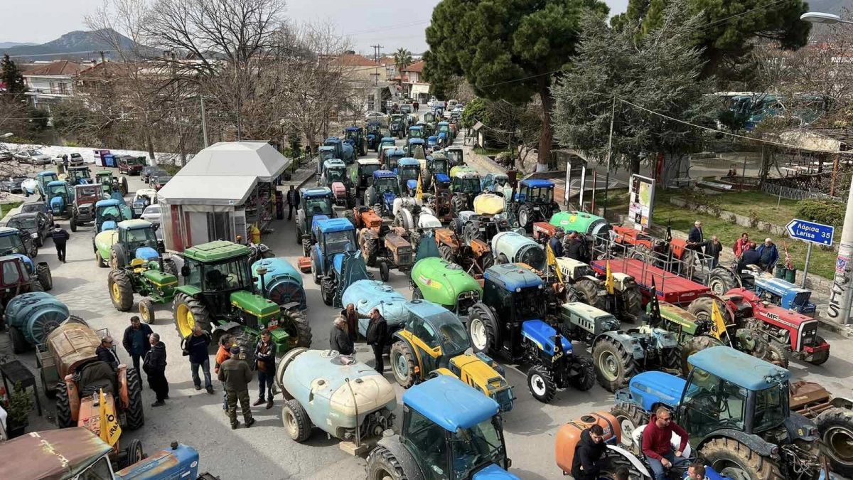 Αγρότες: Κινητοποίηση με τρακτέρ στην Αγιά – Ζητούν αποζημιώσεις για τον «Daniel»