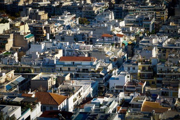 Διπλό μπόνους σε όσους ανοίξουν και νοικιάσουν κλειστά σπίτια