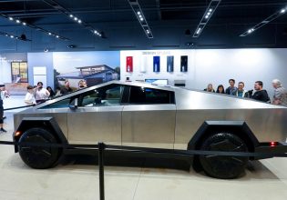 Γιατί η Tesla ανακαλεί το Cybertruck… πάλι