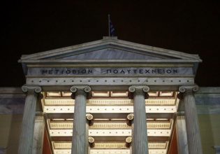 Φωτιά στο Πολυτεχνείο