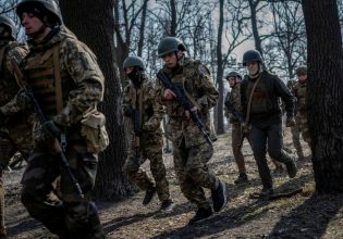 Ο Πούτιν διαγράφει με νόμο τα χρέη των νεοσύλλεκτων στον πόλεμο με την Ουκρανία