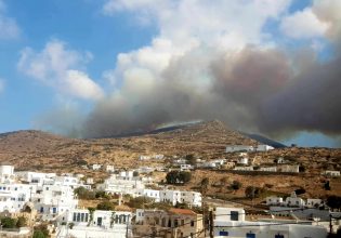 Φωτιά στην Ίο – Κινητοποίηση εναέριων και πυροσβεστών από Αθήνα