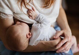 Μανούλες «κατώτερου θεού» οι αναπληρώτριες εκπαιδευτικοί – Κίνδυνος προστιμου από την ΕΕ