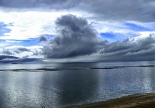 Stormy Winds and Thunderstorms, as Cold Snap Hits Greece