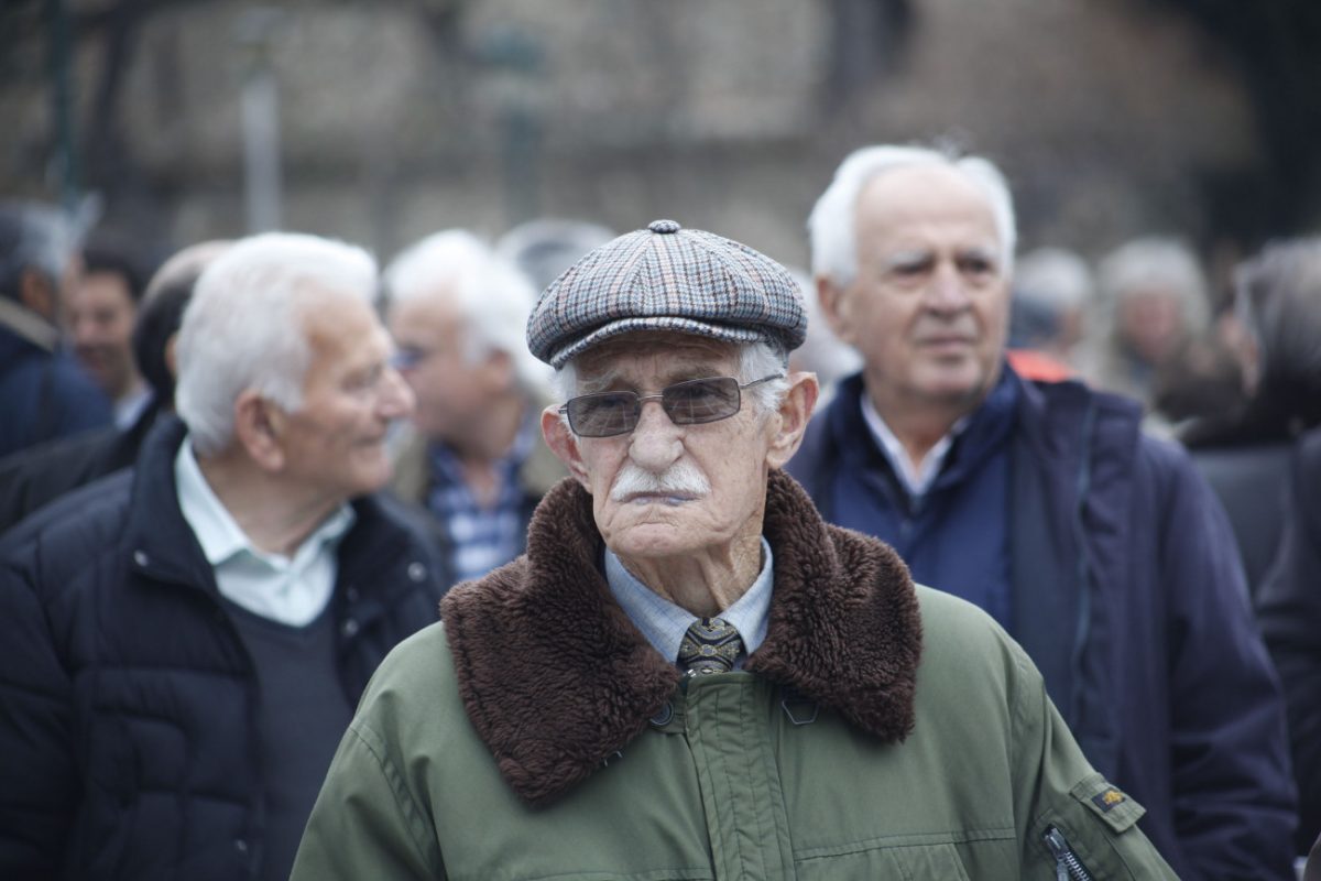 Ελεύθεροι επαγγελματίες: Η παγίδα με το χαμηλό ασφάλιστρο οδηγεί σε συντάξεις φτώχειας