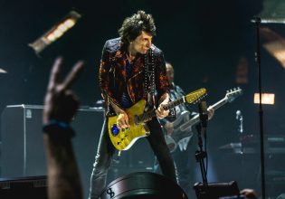 Οι ατελείωτες rock ‘n’ roll ζωές του Ronnie Wood