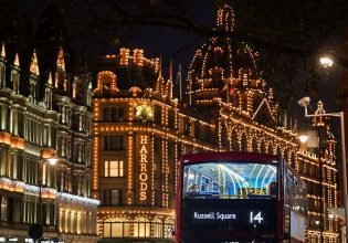 Harrods: Αντιδράσεις προκαλεί μια απίθανη χρέωση στους πελάτες