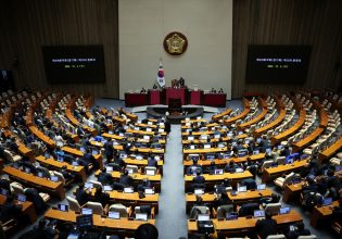 Νότια Κορέα: Ο Γιουν αντιμέτωπος με επίσημη πρόταση μομφής