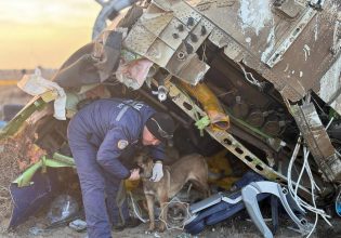 Καζακστάν: Το τελευταίο μήνυμα επιβάτη στη σύζυγό του πριν την συντριβή του αεροσκάφους