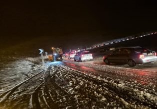 Αράχωβα: Μύθοι και αλήθειες για τα ηλεκτρικά αυτοκίνητα – Γιατί «κόλλησαν» στα χιόνια