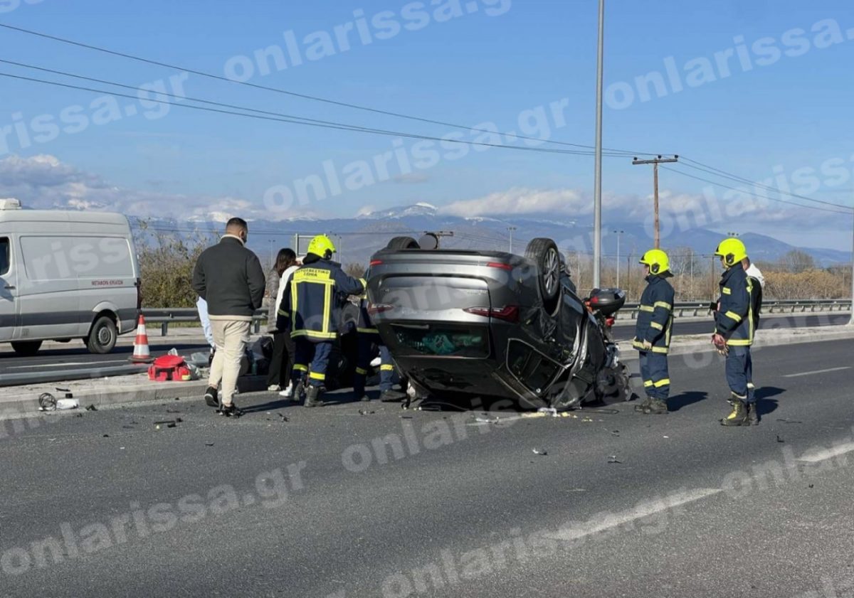 Λάρισα: Τροχαίο με ανατροπή οχήματος μετά από σύγκρουση – Τέσσερις οι τραυματίες