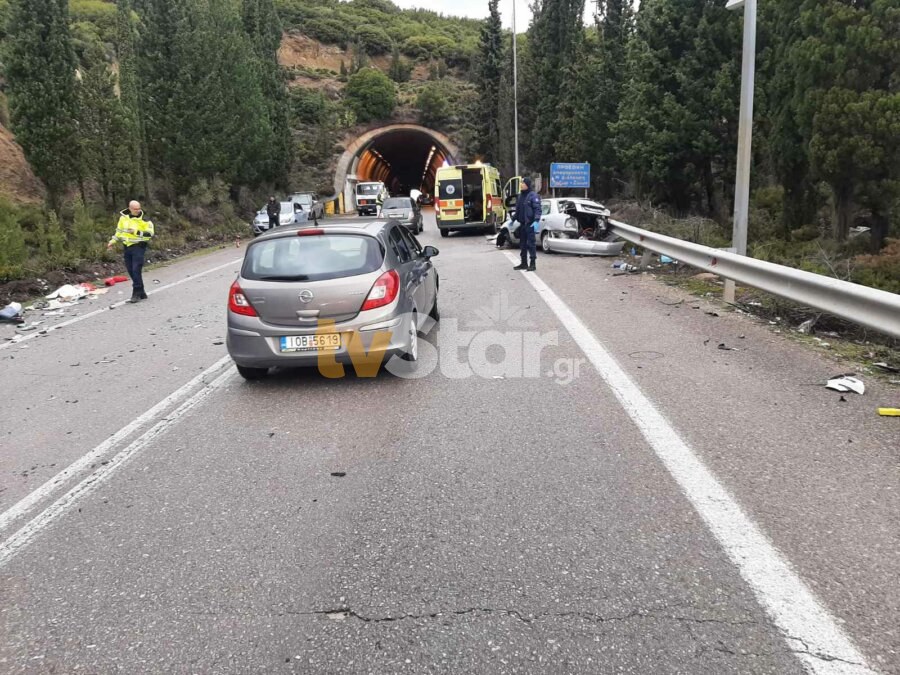 Θανατηφόρο τροχαίο στη Λιβαδειάς – Αράχωβας: Φορτηγό συγκρούστηκε μετωπικά με ΙΧ, νεκρός 73χρονος