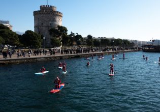 Θεσσαλονίκη: Άγιοι Βασίληδες με κανό και σανίδες SUP «πλημμύρισαν» τον Θερμαϊκό