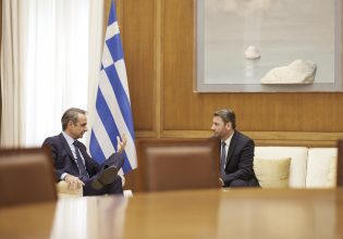 Ανδρουλάκης μετά τη συνάντηση με Μητσοτάκη: Η συναίνεση είναι ένα τανγκό που θέλει δύο – Τι είπε για Αναθεώρηση και δημογραφικό