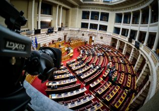 Προϋπολογισμός: Συνεχίζεται για τρίτη μέρα η συζήτηση στη Βουλή – Υψηλοί τόνοι για τα υπερκέρδη των τραπεζών