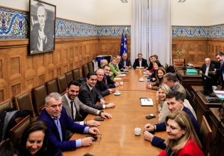 Η κόντρα Ανδρουλάκη – Φάμελλου απασχόλησε το ΠΑΣΟΚ – Η διαφωνία Γερουλάνου για την αντιπολίτευση