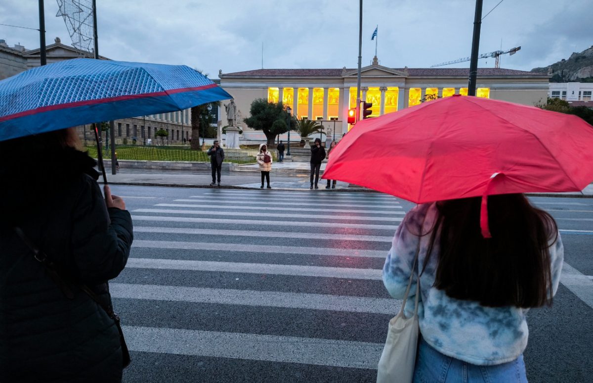 Χειμώνιασε για τα καλά: Βροχές και χιόνια στα ορεινά, πτώση της θερμοκρασίας