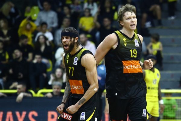 Μαρούσι – ΑΕΚ 81-83: Διπλό με «υπογραφή» Κουζμίνσκας (vid)