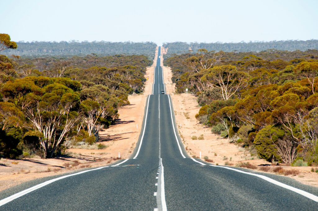 Αυτοκινητόδρομος «Eyre Highway»: Oδηγώντας 146km ή αλλιώς 91 λεπτά χωρίς καμία απολύτως στροφή