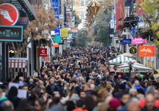 Πρωτοχρονιά: Το εορταστικό ωράριο για σήμερα Παραμονή – Κορυφώνεται η κίνηση στην αγορά