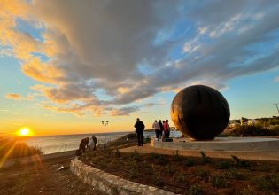 Αποκλειστικό in: Συγκινεί το μνημείο με την καιόμενη σφαίρα στο Μάτι