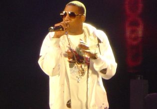 Jay-Z και Sean «Diddy» Combs: Η «Jane Doe» μένει σταθερή στους ισχυρισμούς της για βιασμό όταν ήταν 13 ετών