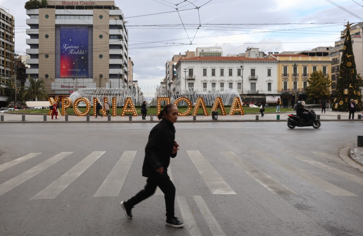 Εκτός πόλης για τις γιορτές οι Αθηναίοι – Κορυφώνεται η έξοδος, σε ισχύ αυξημένα μέτρα