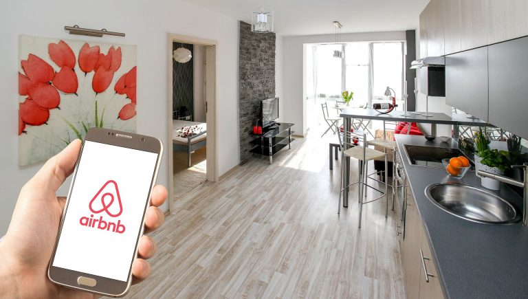 Airbnb: Μέχρι τέλη Δεκεμβρίου η έκδοση Αριθμού Μητρώου Ακινήτου (ΑΜΑ) [γράφημα]